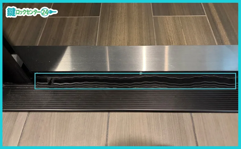 レールの歪みや異物を見つける