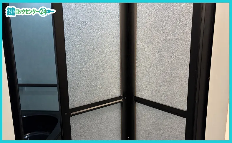 中折れ戸×間仕切り錠