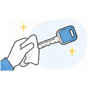 乾いた布で鍵の汚れと余分な潤滑剤を拭き取る手順