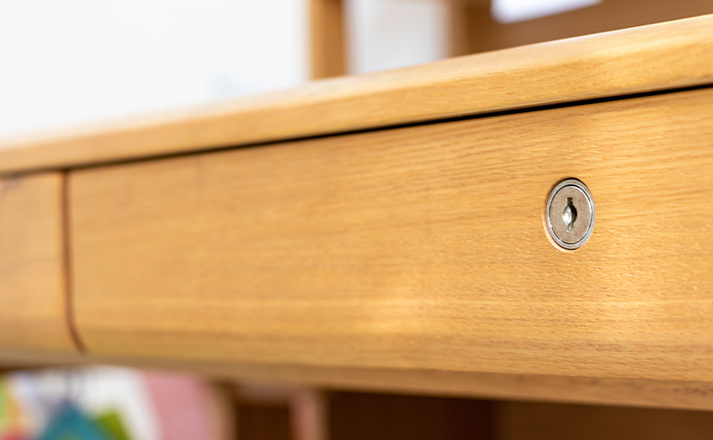 金庫や鍵付きの引き出し