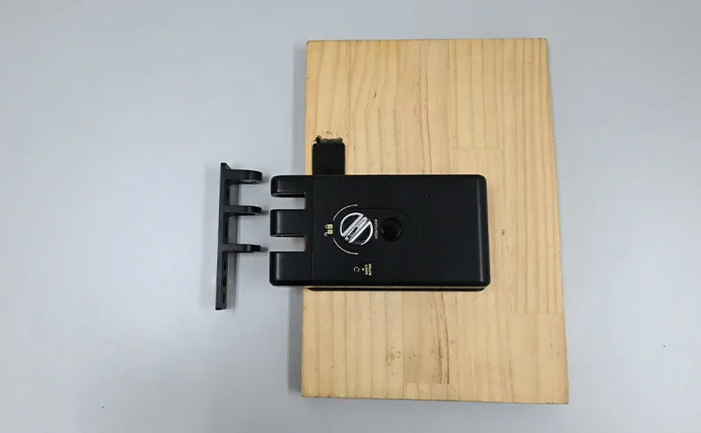 扉の引く方向を確認する