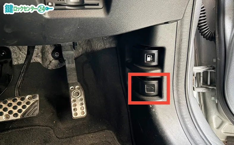 ボンネットを開ける